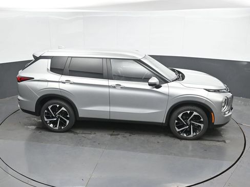 Used 2024 Mitsubishi Outlander SE AWD/4WD image 30
