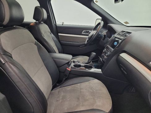 Used 2017 Ford Explorer XLT w/ Equipment Group 202A image 21