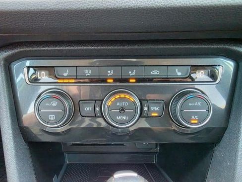 Used 2020 Volkswagen Tiguan SE FWD image 19