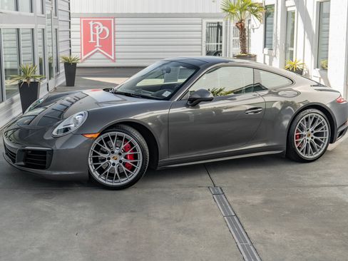 Used 2017 Porsche 911 Carrera 4S image 2