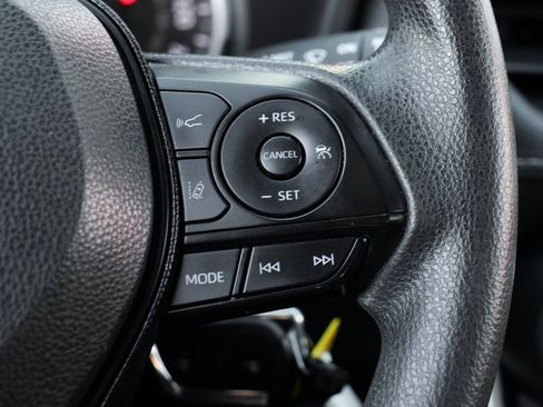 Used 2021 Toyota RAV4 LE image 22