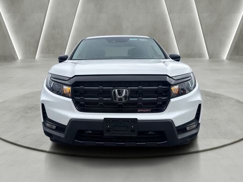Used 2025 Honda Ridgeline Sport image 2