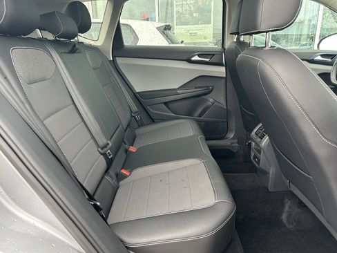 Certified 2022 Volkswagen Taos SE w/ Panoramic Sunroof Package image 25