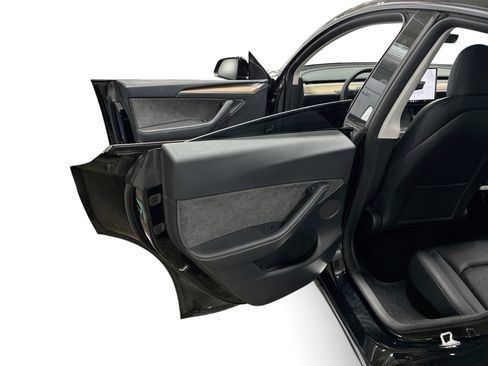 Certified 2023 Tesla Model Y Performance AWD/4WD image 10