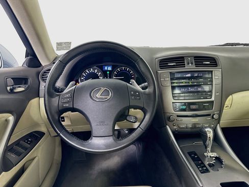 Used 2010 Lexus IS 250 w/ Preferred Accessory Package RWD image 17