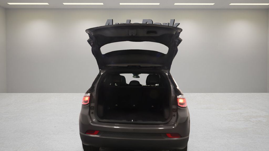 Used 2024 Jeep Compass Latitude AWD/4WD image 17