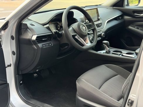 Used 2020 Nissan Altima 2.5 S FWD image 9