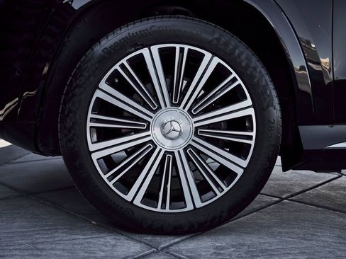 Used 2024 Mercedes-Benz Maybach GLS 600 4MATIC image 3