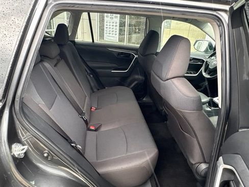 Used 2022 Toyota RAV4 LE AWD/4WD image 29
