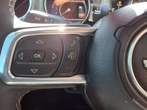 Used 2023 Jeep Wrangler Unlimited Sahara AWD/4WD image 17