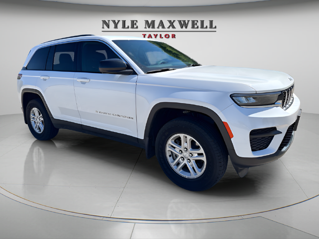 Used 2025 Jeep Grand Cherokee Laredo w/ MOPAR Finishing Package RWD image 1