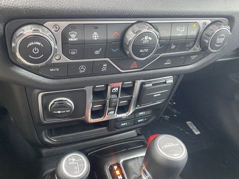 New 2025 Jeep Gladiator Sport image 22