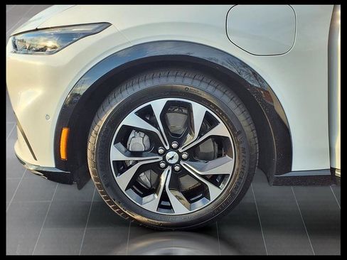 Used 2021 Ford Mustang Mach-E Premium image 23