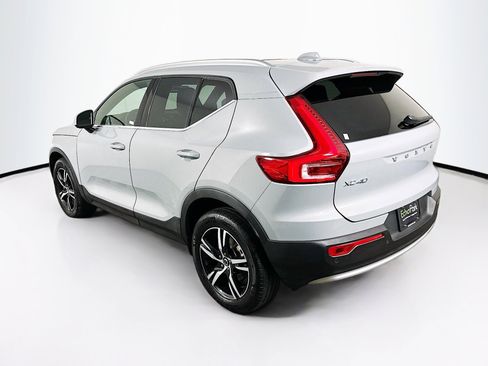 Used 2025 Volvo XC40 B5 Core image 5