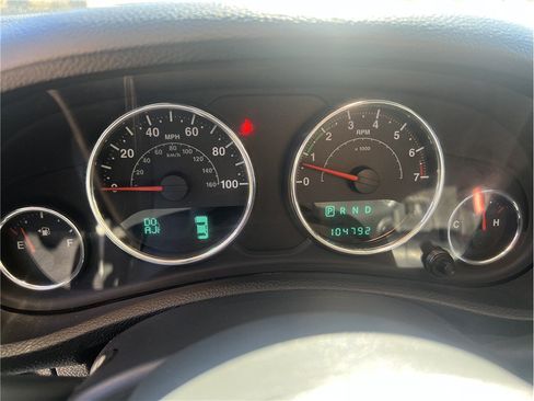 Used 2013 Jeep Wrangler Unlimited Rubicon AWD/4WD image 19