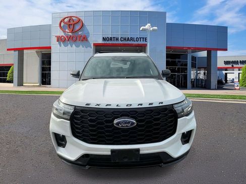 Used 2025 Ford Explorer ST-Line w/ ST-Line Street Pack AWD/4WD image 5