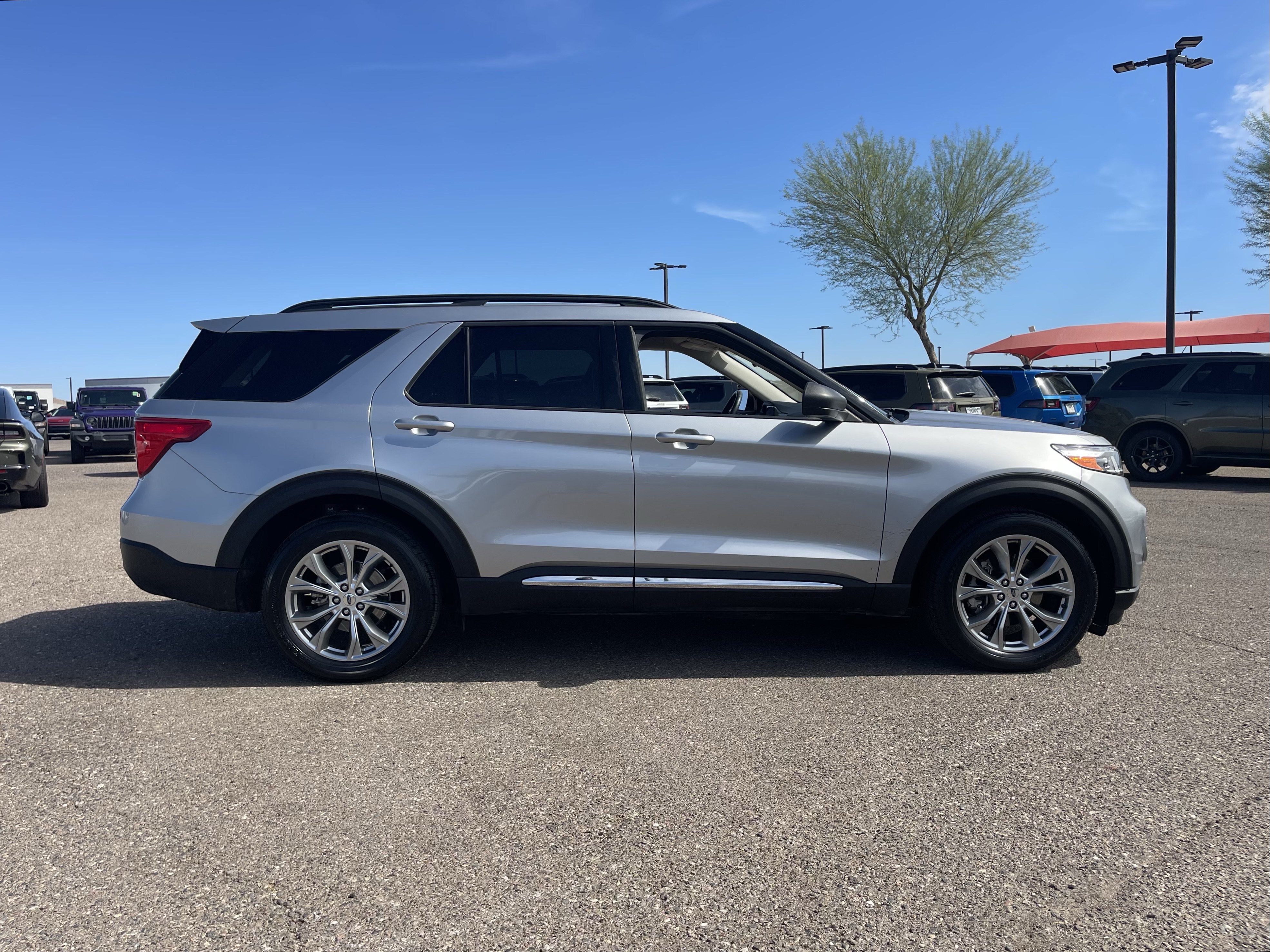 Used 2020 Ford Explorer XLT w/ Equipment Group 202A RWD image 6