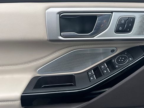 Certified 2022 Ford Explorer Platinum w/ Equipment Group 601A image 12