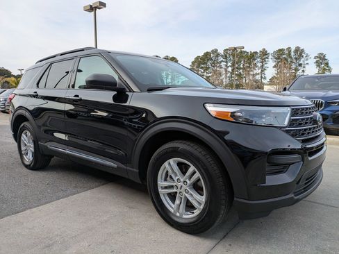 Certified 2023 Ford Explorer XLT image 2