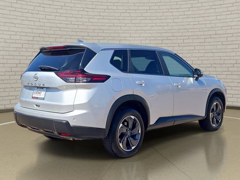 Certified 2025 Nissan Rogue SV FWD image 5