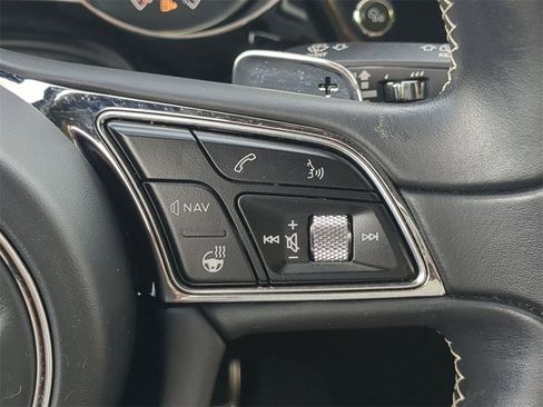 Used 2019 Bentley Bentayga image 28