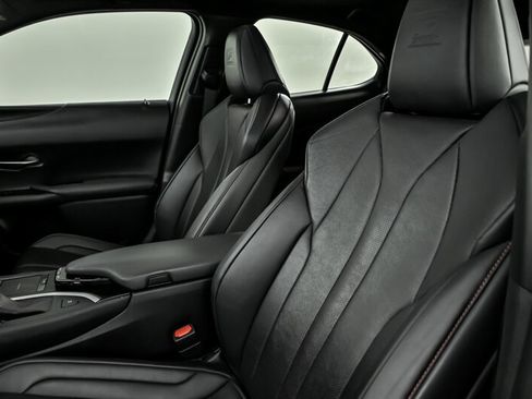 Used 2019 Lexus UX 200 image 18