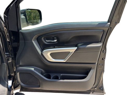 Used 2019 Nissan Titan SV RWD image 33