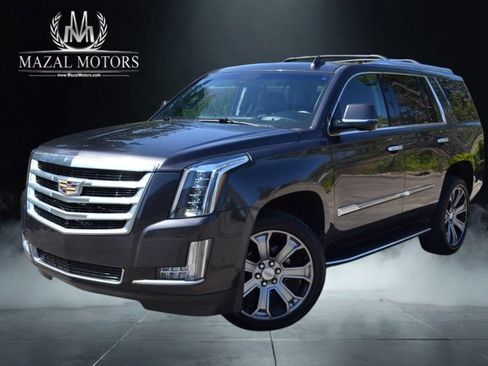 Used 2018 Cadillac Escalade Luxury AWD/4WD image 3