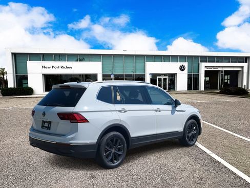 Used 2024 Volkswagen Tiguan SE FWD image 8