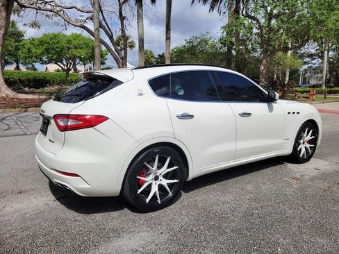 Used 2018 Maserati Levante GranSport image 3