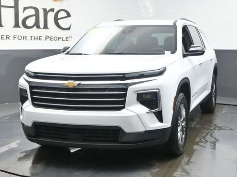 Used 2025 Chevrolet Traverse LT image 7