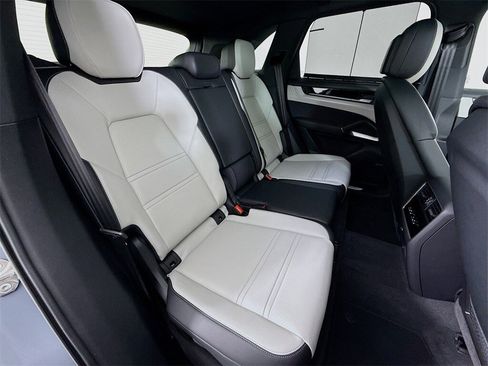 New 2026 Porsche Cayenne image 30