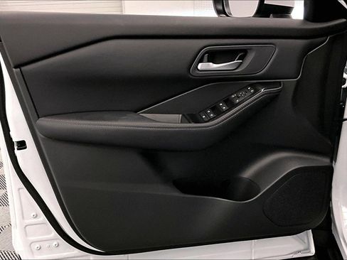 New 2025 Nissan Rogue SV image 58