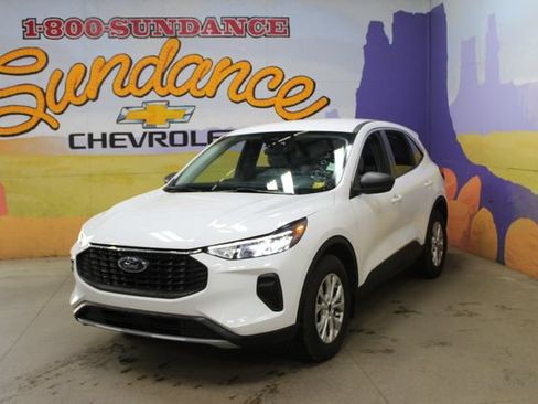 Used 2023 Ford Escape Active AWD/4WD image 2
