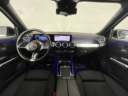 Used 2025 Mercedes-Benz GLB 250 image 11