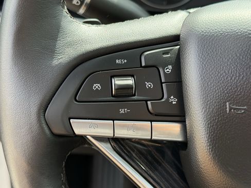 Used 2025 Cadillac XT6 Premium Luxury image 16