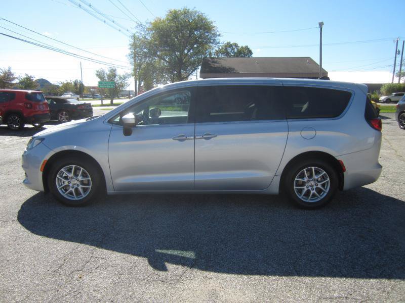 Used 2023 Chrysler Voyager LX FWD image 5