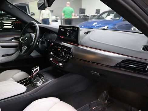 Used 2022 BMW M5 w/ Executive Package image 25