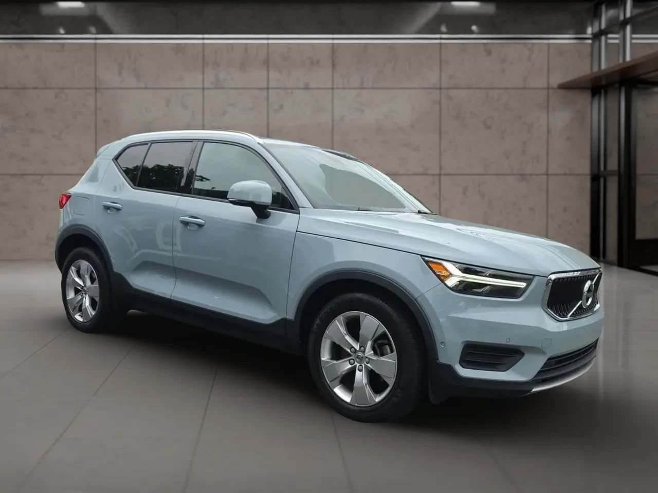 Used 2019 Volvo XC40 T5 Momentum AWD/4WD image 1