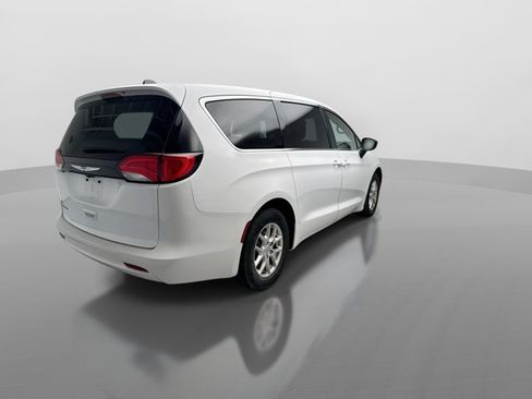 Used 2024 Chrysler Voyager LX FWD image 5