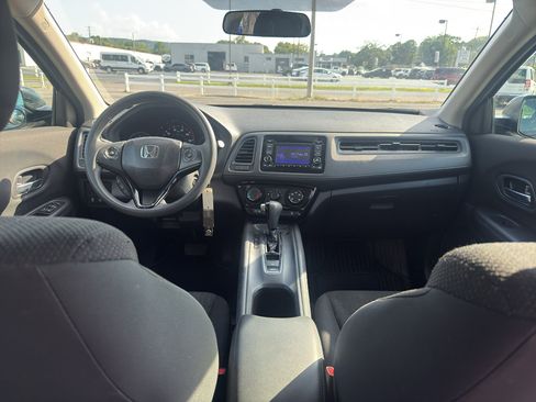 Used 2018 Honda HR-V LX image 12