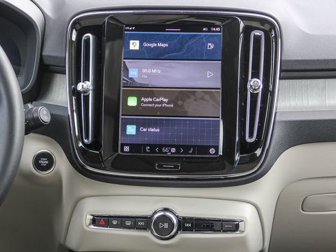 Used 2025 Volvo XC40 B5 Plus w/ Protection Package Premier image 15