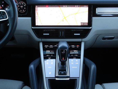 Used 2019 Porsche Cayenne image 18