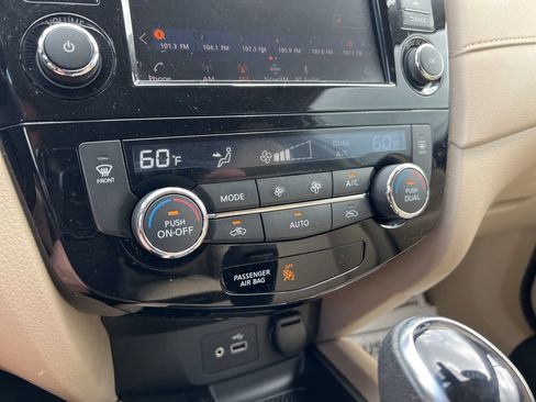 Used 2019 Nissan Rogue SV w/ Premium Package AWD/4WD image 10