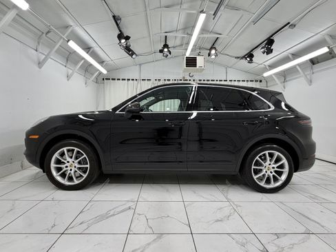 Certified 2023 Porsche Cayenne AWD/4WD image 2