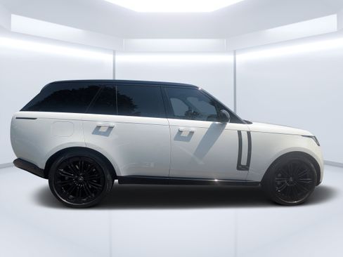 Used 2024 Land Rover Range Rover SE AWD/4WD image 2