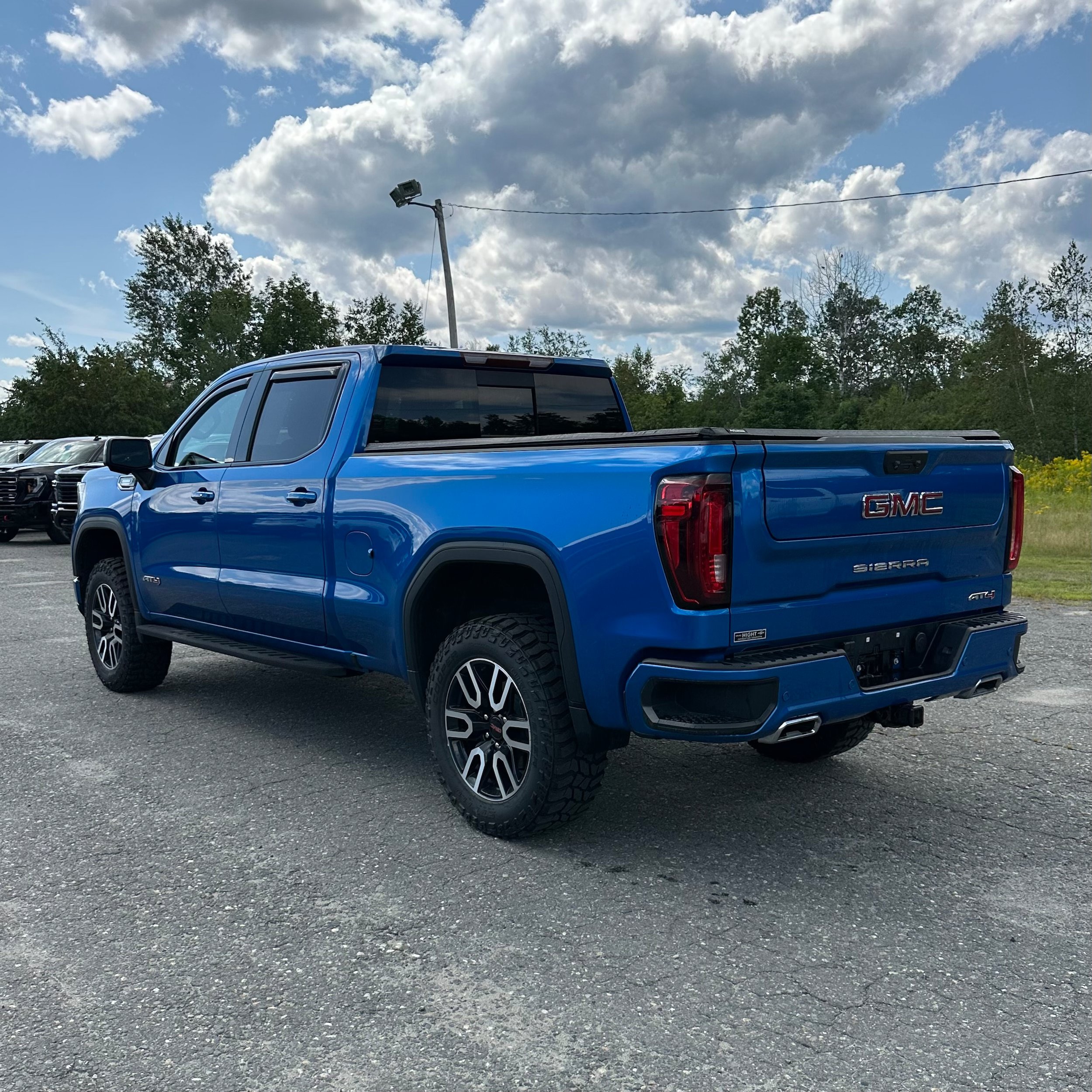 Used 2023 GMC Sierra 1500 AT4 w/ AT4 Premium Package AWD/4WD image 5
