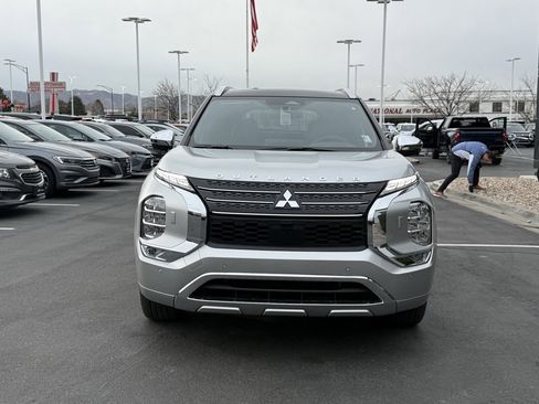 Used 2025 Mitsubishi Outlander SEL image 2