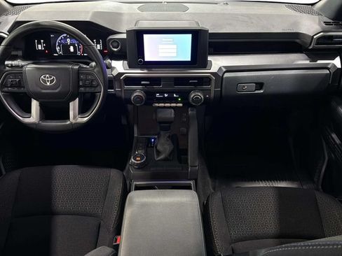 Used 2025 Toyota 4Runner SR5 AWD/4WD image 18