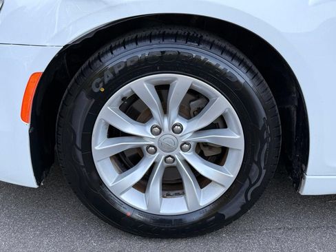 Used 2015 Chrysler 300 Limited RWD image 11